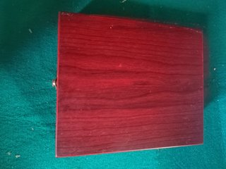 Elegante Set de Vino en Estuche Madera