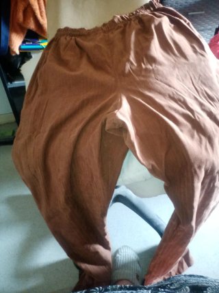 Pantalón de vestir marrón con rayas