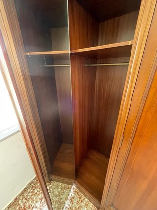 Armario clásico de madera de 3 cuerpos