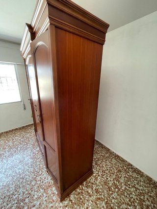 Armario clásico de madera de 3 cuerpos
