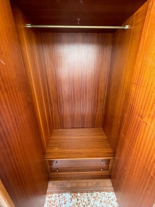 Armario clásico de madera de 3 cuerpos