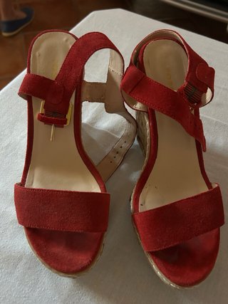 Sandalias cuña ante rojo