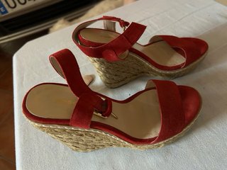 Sandalias cuña ante rojo