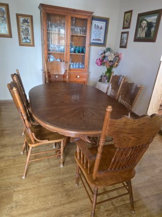 Mesa de comedor y 6 sillas de madera roble