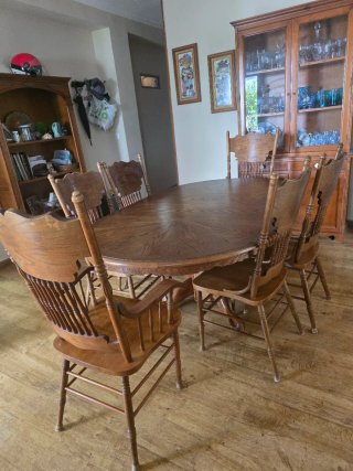 Mesa de comedor y 6 sillas de madera roble