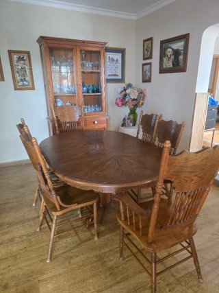 Mesa de comedor y 6 sillas de madera roble