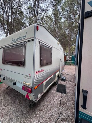 Caravana Beyerland - 750 kg