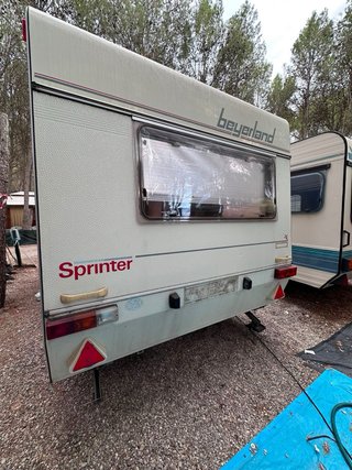 Caravana Beyerland - 750 kg