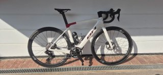 Bicicleta Eléctrica de Carretera BH