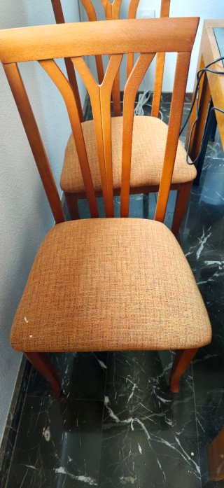 4 Sillas de Comedor Madera y Tela