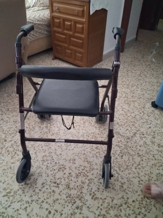 Andador para persona mayor