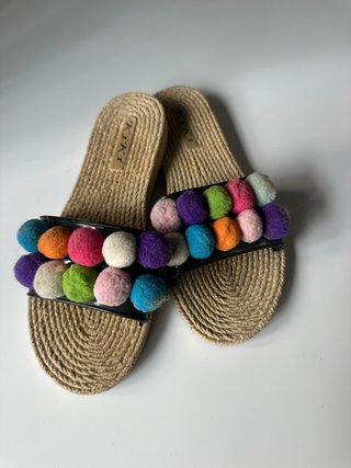 Sandalias Kiki verano pompones multicolor