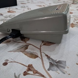 Pedal de control para máquina de coser