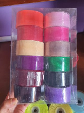 Rollos de cinta de organdil de colores