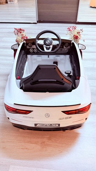 Coche teledirigido Mercedes AMG blanco