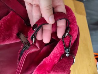 Bolso rojo de hombro y mano