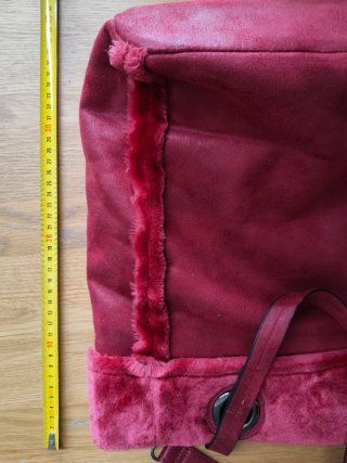 Bolso rojo de hombro y mano