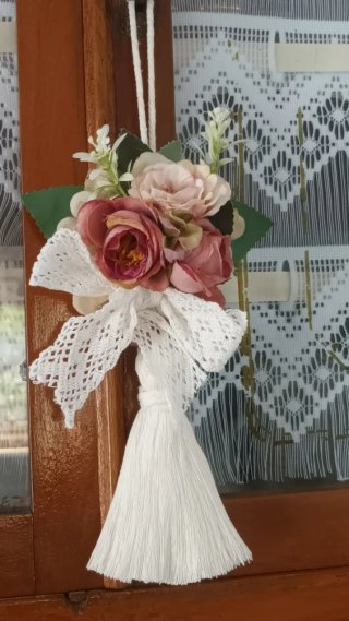 Nappina shabby chic con fiori e nappa