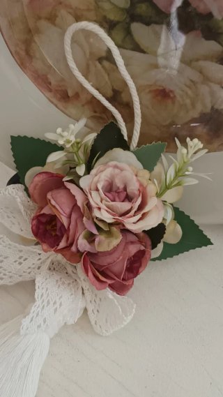 Nappina shabby chic con fiori e nappa