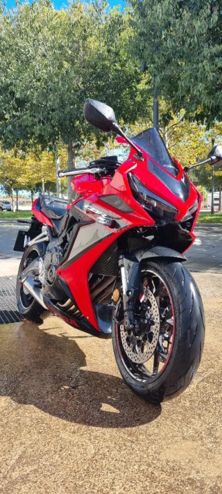 Honda CBR650R Roja