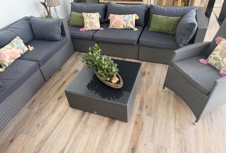 Sofá y mesa de jardín modular gris