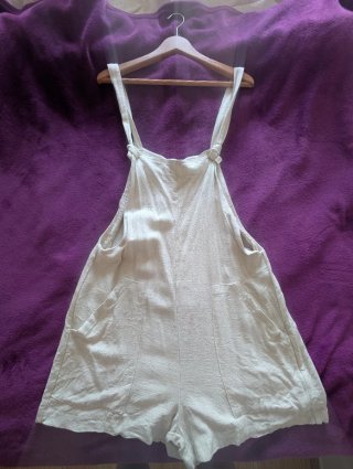 Mono corto Stradivarius beige