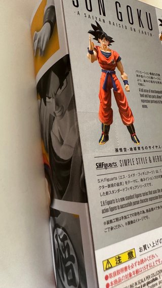 SH Figuarts Son Goku Saiyan Raised Earth SELLADO