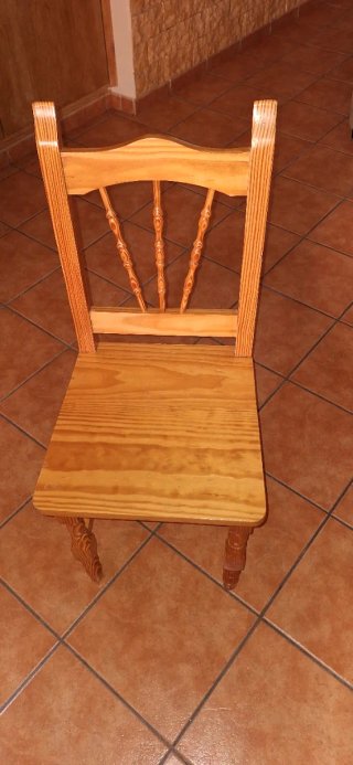 Rinconera de madera + mesa + sillas
