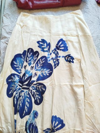 Falda larga estampada floral azul y blanco