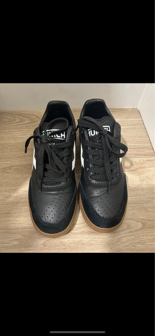Zapatillas Munich Negras y Blancas