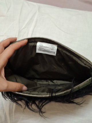 Pochette Prada nera in pelliccia