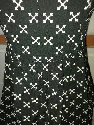 Vestido negro con estampado