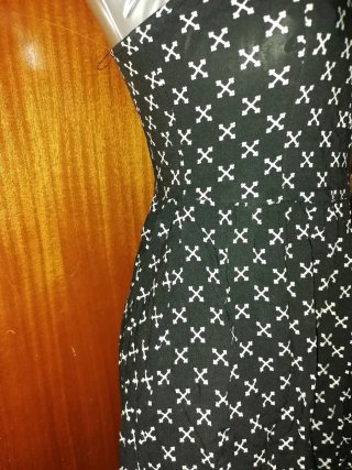 Vestido negro con estampado