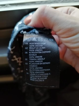Vestido negro con estampado