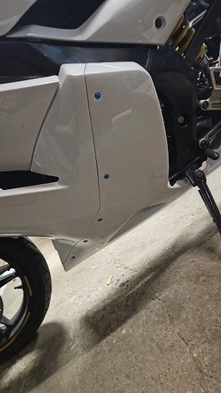 Tzr sportbike blanca, recién pintada