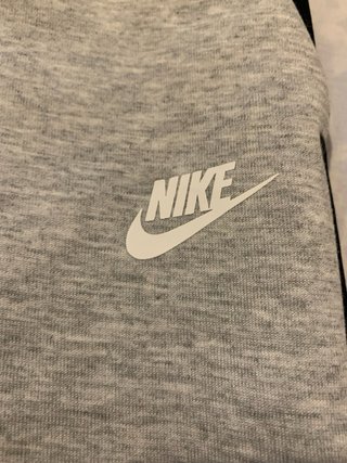 Pantalón Nike Tech Fleece Gris y Negro