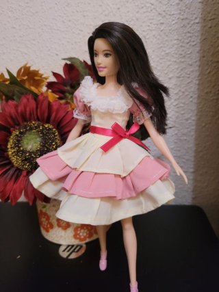 Muñeca Barbie Vestido Rosa y Crema