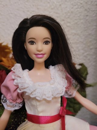 Muñeca Barbie Vestido Rosa y Crema