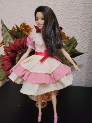 Muñeca Barbie Vestido Rosa y Crema