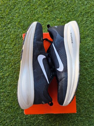 Nike Vomero 18 Talla 43