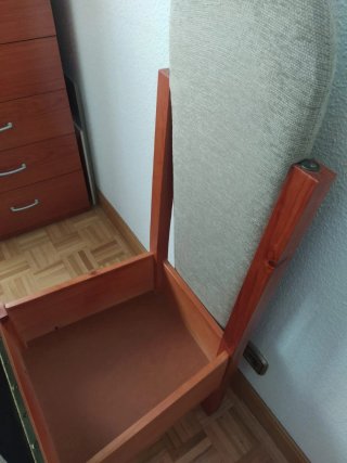 Silla convertible en tabla de planchar