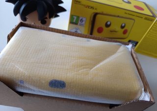 Nintendo 2DS XL Pikachu Edition