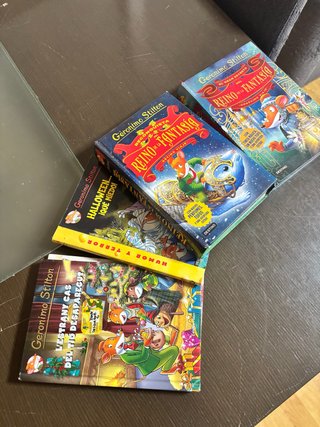 Libros Geronimo Stilton, 3 en español, 1 catalán