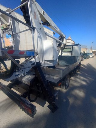 Nissan  Cabstar 2007 21metris oil steel