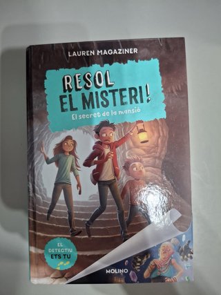 Resol el misteri en català