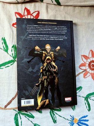 Lobezno Mano derecha roja. Marvel Deluxe.