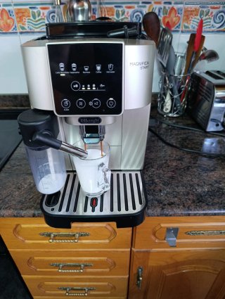 Macchina da caffè Delonghi Magnifica Start