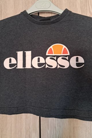Camiseta gris ellesse crop top