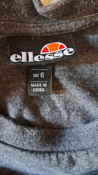 Camiseta gris ellesse crop top