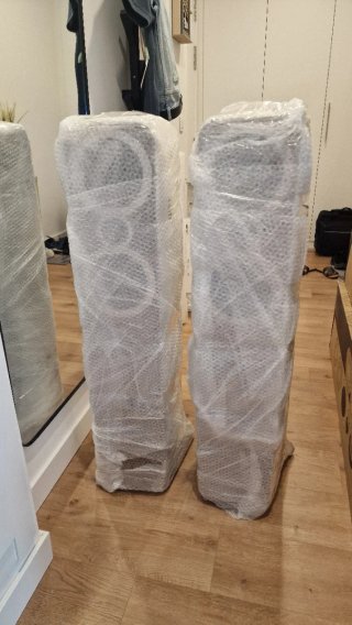 Altavoces Q Acoustics 3050i acabado nogal